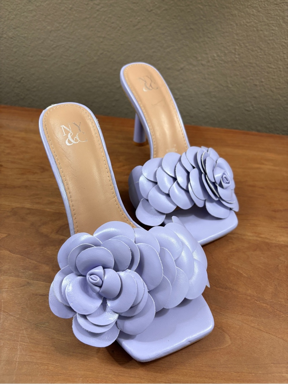 New York & Company Chana Floral Rosette Mules Lavender/Light Purple, size 7.5